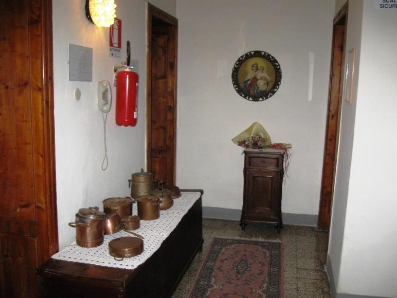 Albergo Ristorante Guidi ปิสโตยา ภายนอก รูปภาพ