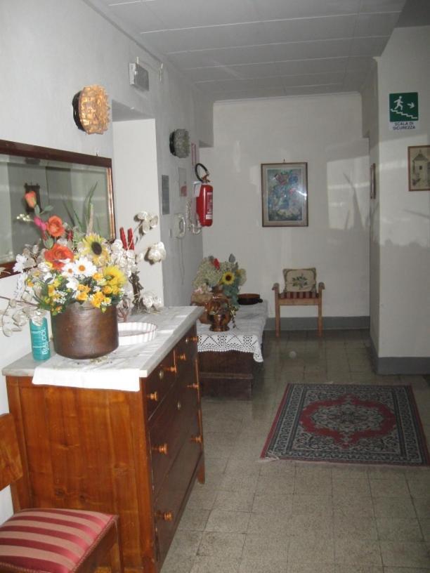 Albergo Ristorante Guidi ปิสโตยา ภายนอก รูปภาพ