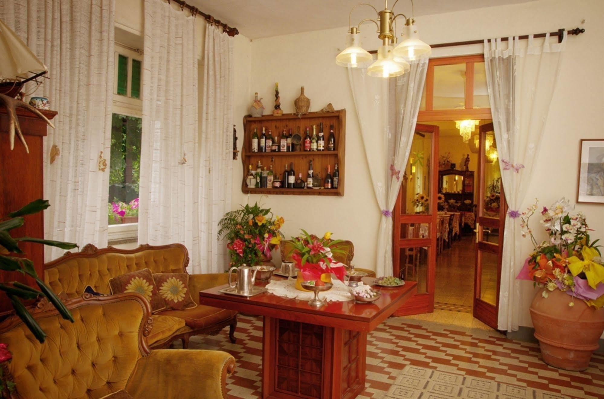 Albergo Ristorante Guidi ปิสโตยา ภายนอก รูปภาพ