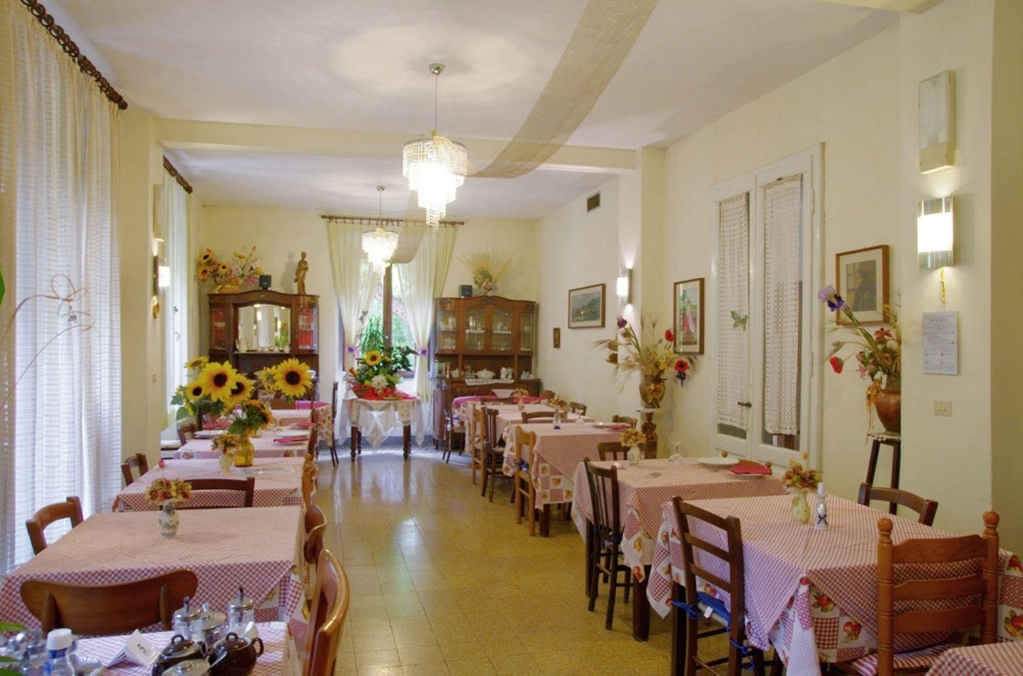 Albergo Ristorante Guidi ปิสโตยา ภายนอก รูปภาพ